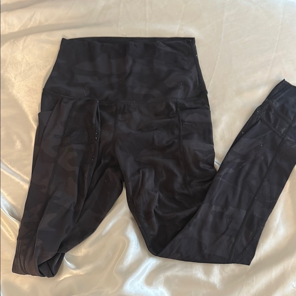 Elegant Black Camouflage Leggings